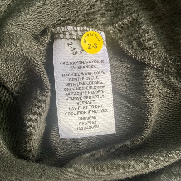 NWT Halogen Size Medium Crew Neck Tank Color Grey Beluga Very Soft Stretch Loose - Picture 5 of 8